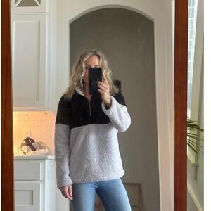 Journey Five fleece pullover